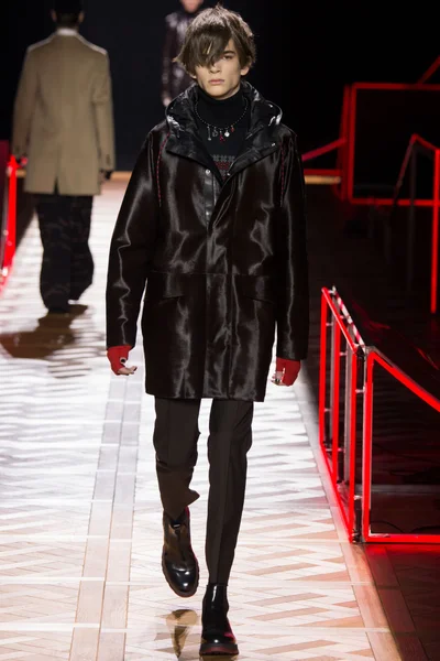 Look 32